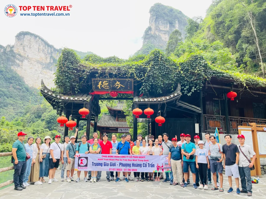 Đoàn khách Top Ten Travel tham quan khám phá Trung Quốc
