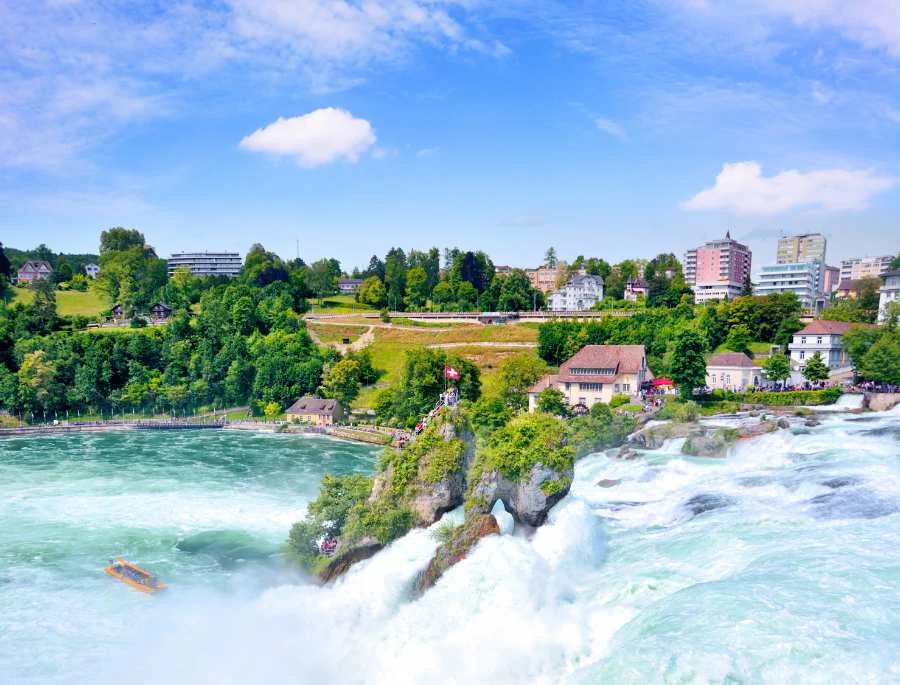 Thác Rhine có nguồn gốc lâu đời khi được hình thành cách đây khoảng 14.000 đến 17.000 năm