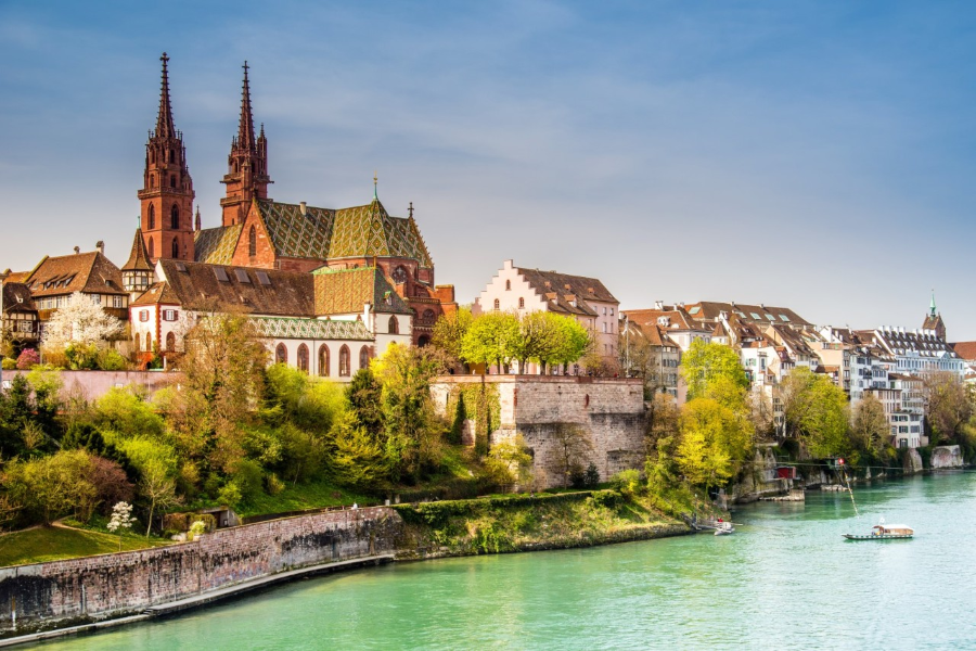 Basel, thành phố lớn thứ ba Thụy Sĩ và là một trong những thành phố du lịch nổi tiếng tại đây