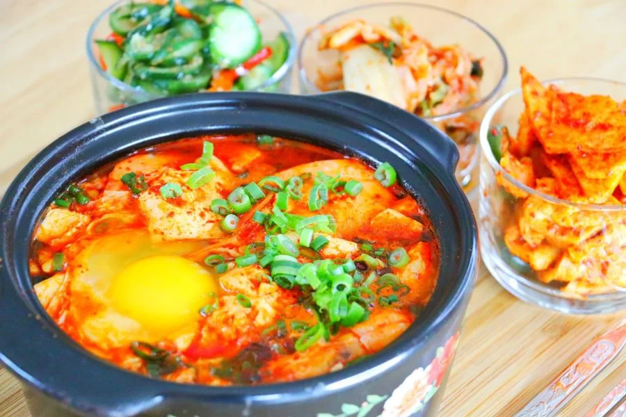 Cảm giác húp một muỗng canh nóng hổi giữa tiết trời se lạnh của mùa đông thì còn gì bằng!
