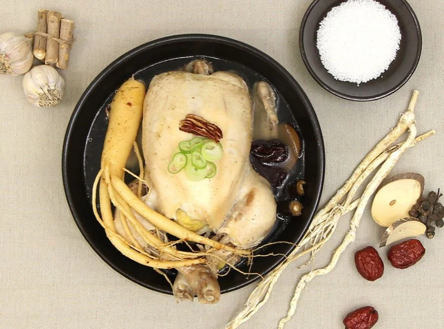 Samgyetang - Gà tần sâm là món ăn được rất nhiều người dân xứ Hàn yêu thích