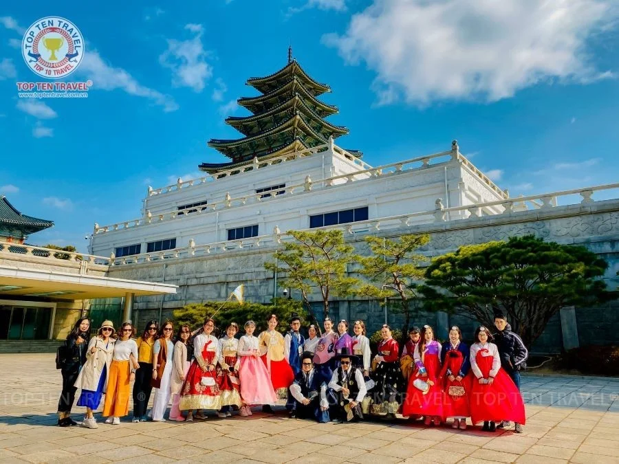Đoàn khách Top Ten Travel tham quan du lịch Hàn Quốc