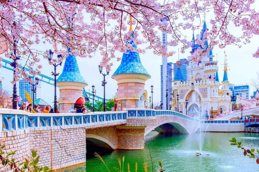 Lotte World được mệnh danh là  “Disneyland của Hàn Quốc”.