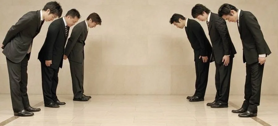 Cúi đầu là một nghi thức chào hỏi đặc biệt của người Hàn Quốc