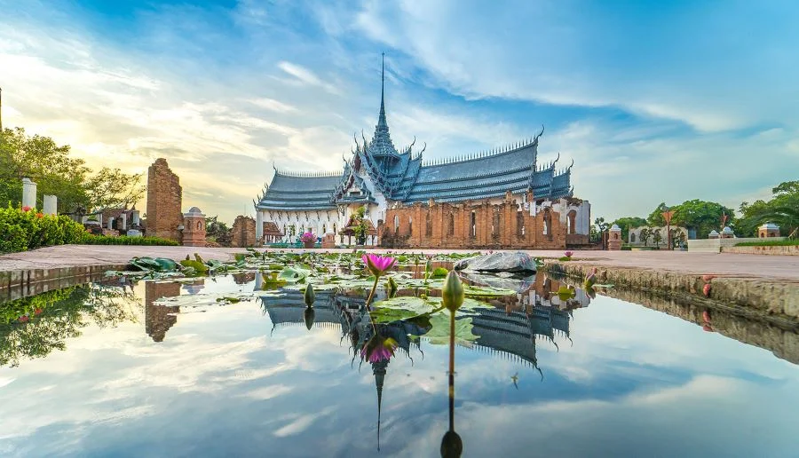 Thành cổ Muang Boran là cái tên quen thuộc đối với những ai yêu thích du lịch Thái Lan
