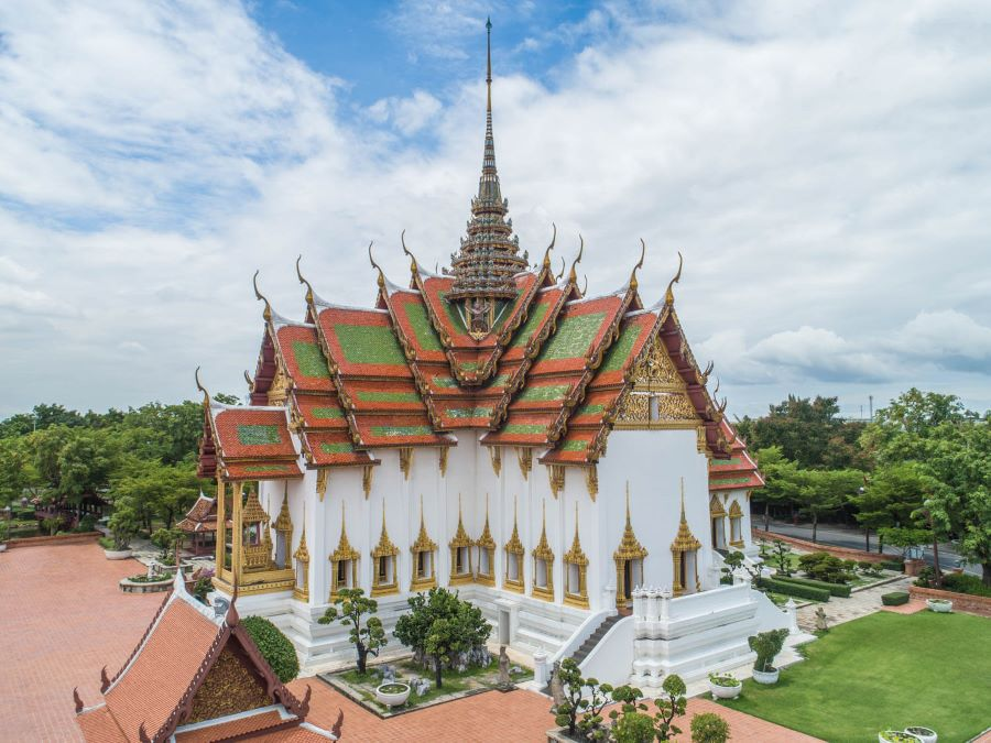Thành cổ gây ấn tượng với những tòa nhà, cung điện lộng lẫy và nguy nga