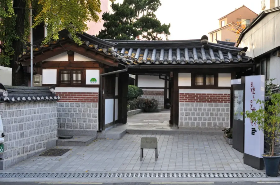 Trung tâm Văn hóa Truyền thống Bukchon là một không gian để bạn trải nghiệm và khám phá văn hóa Hàn Quốc