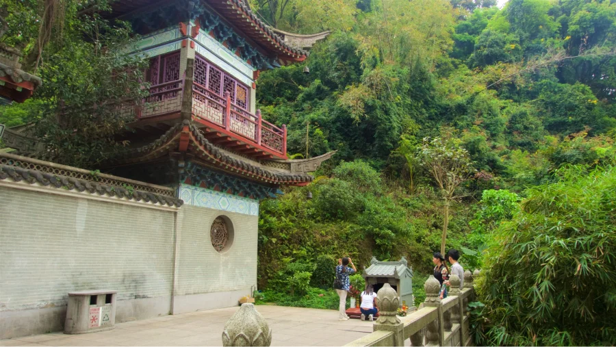 Núi Bạch Vân - một trong những biểu tượng của thành phố