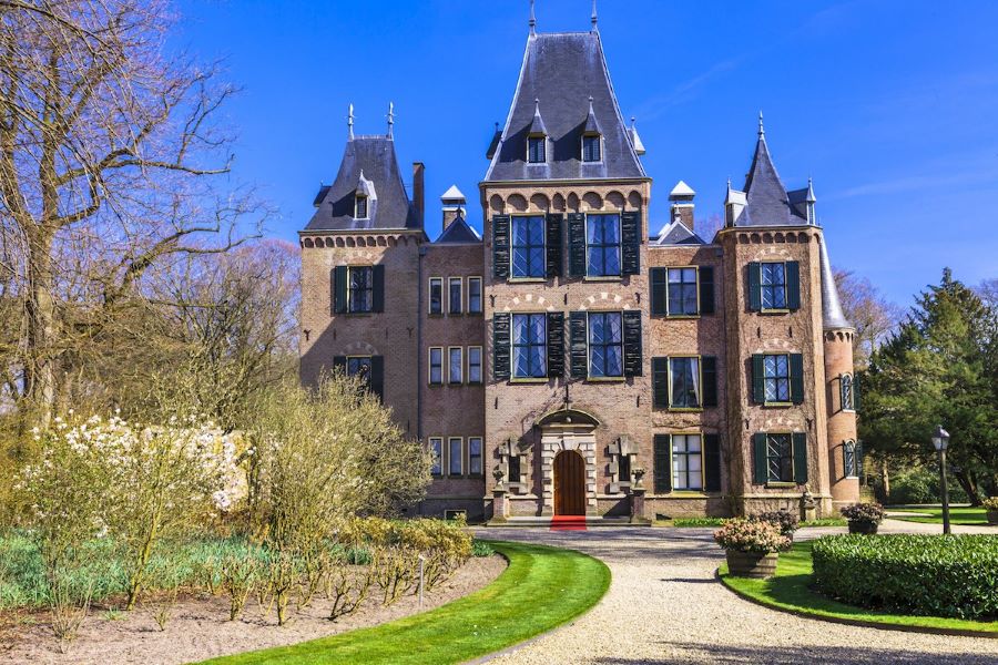 Lâu đài Keukenhof đã tồn tại hơn 400 năm tại vùng đất của hoa Tulip