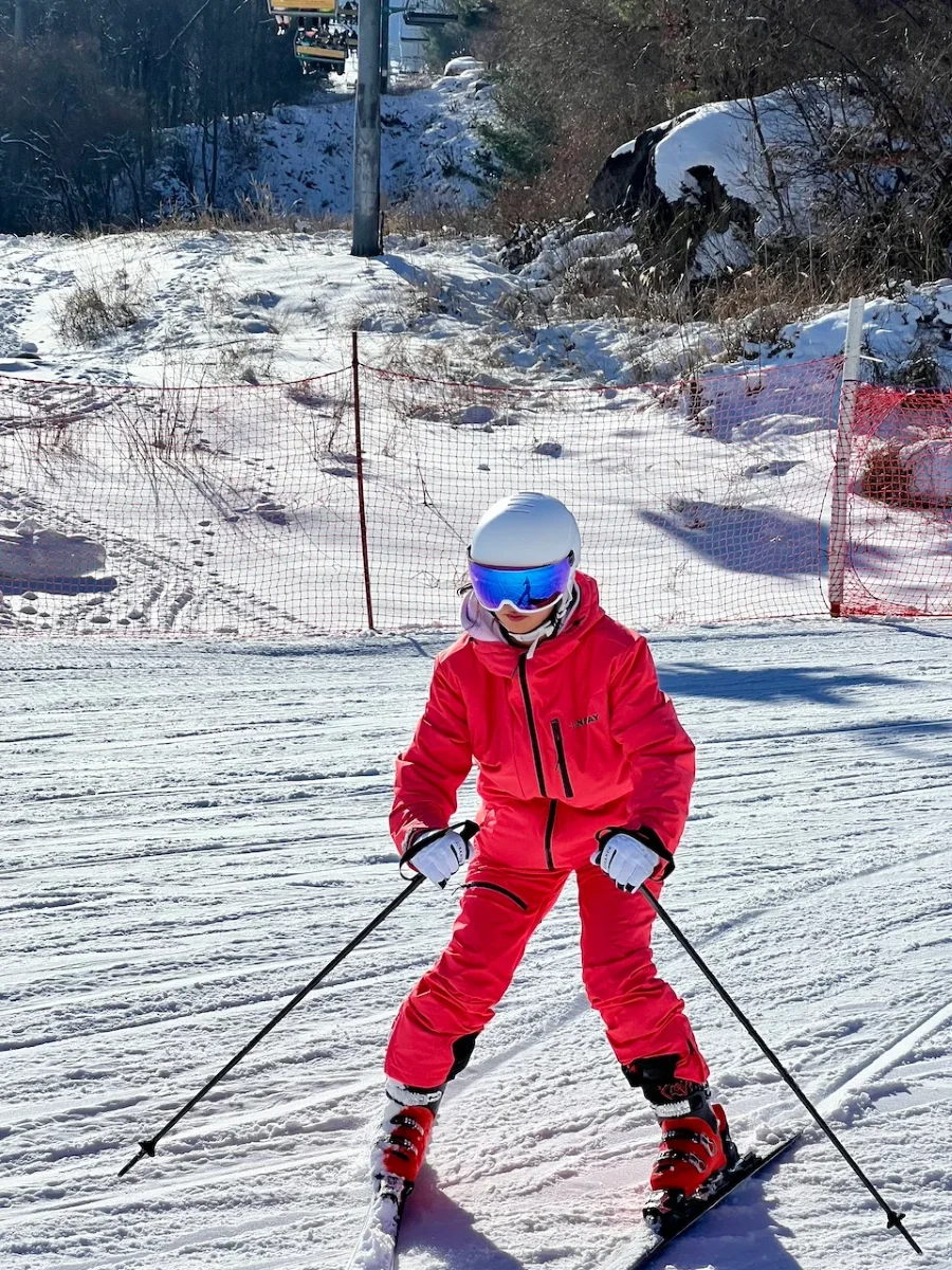 Muju Deogyusan Ski Resort sở hữu những đường trượt đầy thử thách, bầu không khí trong lành và khung cảnh thiên nhiên xinh đẹp