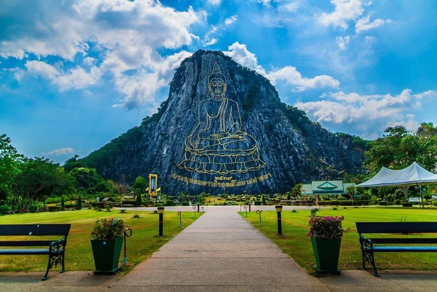 Trân Bảo Phật Sơn - nơi sở hữu bức tượng Phật dát vàng cực đẹp và ấn tượng