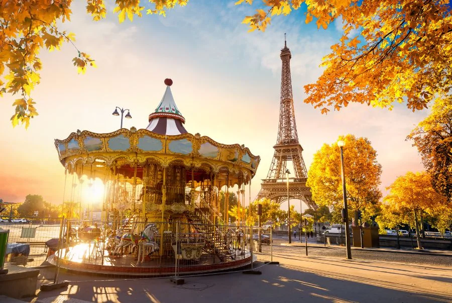 Mùa thu tại Paris là sự giao thoa hoàn hảo giữa nét cổ điển và lãng mạn