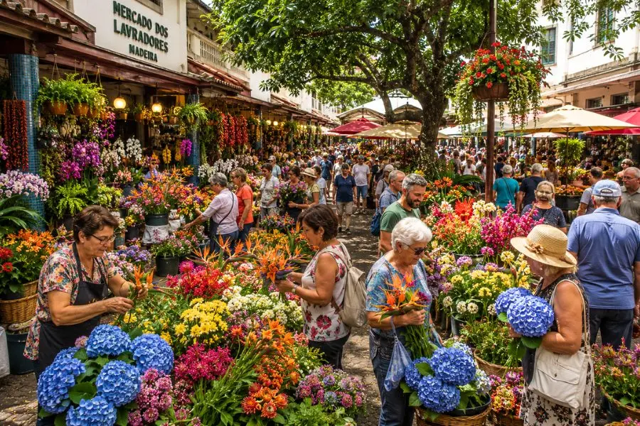 Chợ hoa địa phương tại Madeira ngập tràn sắc màu và hương thơm đặc trưng của mùa lễ hội