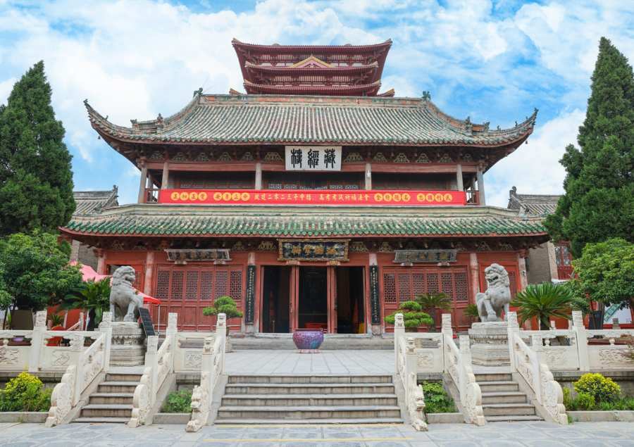 Dưới triều đại Bắc Tống, Khai Phong trở thành kinh đô, đồng thời là trung tâm chính trị, kinh tế và văn hóa quan trọng