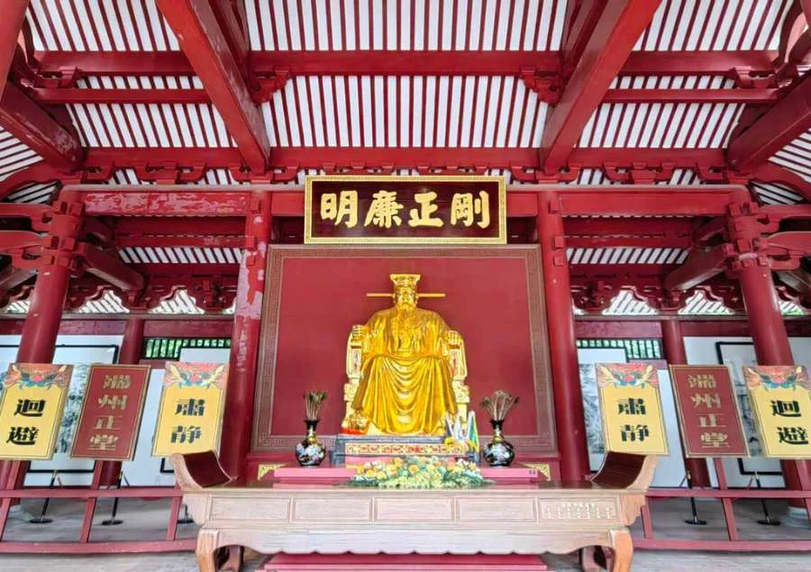 Tổng thể kiến trúc của Phủ Khai Phong thể hiện tính chất nghiêm trang, quyền lực