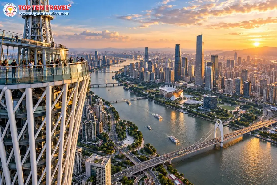 Ngắm toàn cảnh thành phố Quảng Châu từ tháp Canton Tower với dòng Châu Giang uốn lượn