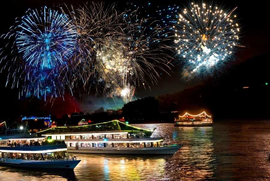 Rhein in Flammen là lễ hội pháo hoa quy mô lớn được tổ chức định kỳ dọc theo sông Rhine