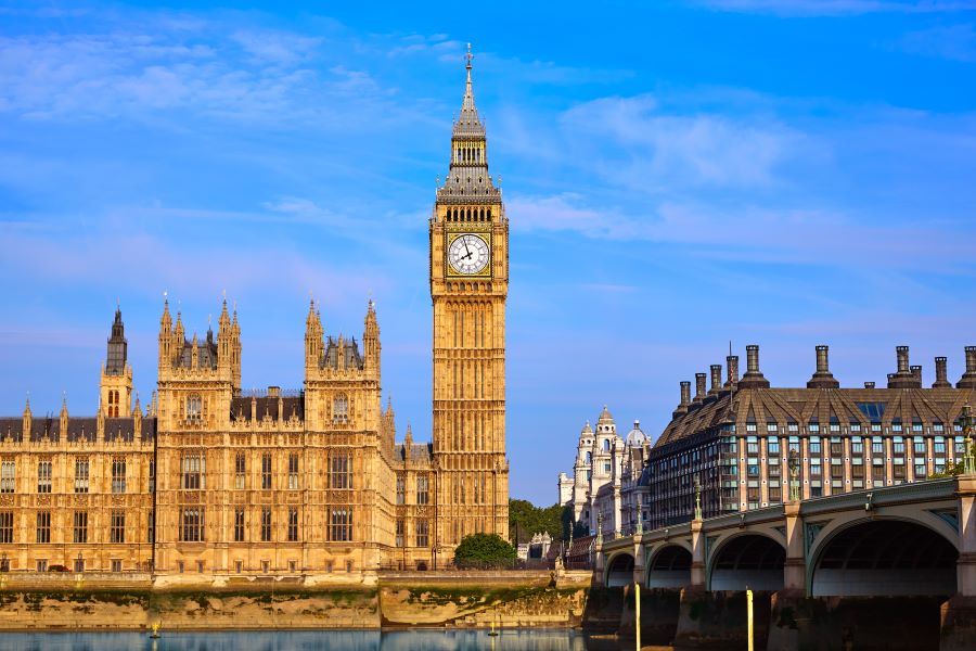 Tháp đồ hồ Big Ben tự như gã khổng lỗ của nước Anh