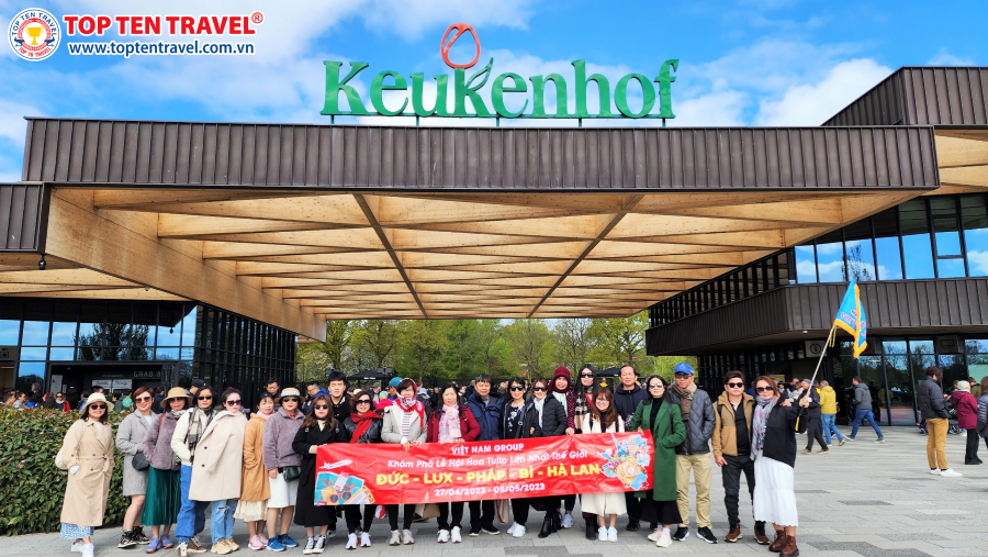 Đoàn khách của Top ten Travel ghé thăm vườn hoa Keukenhof