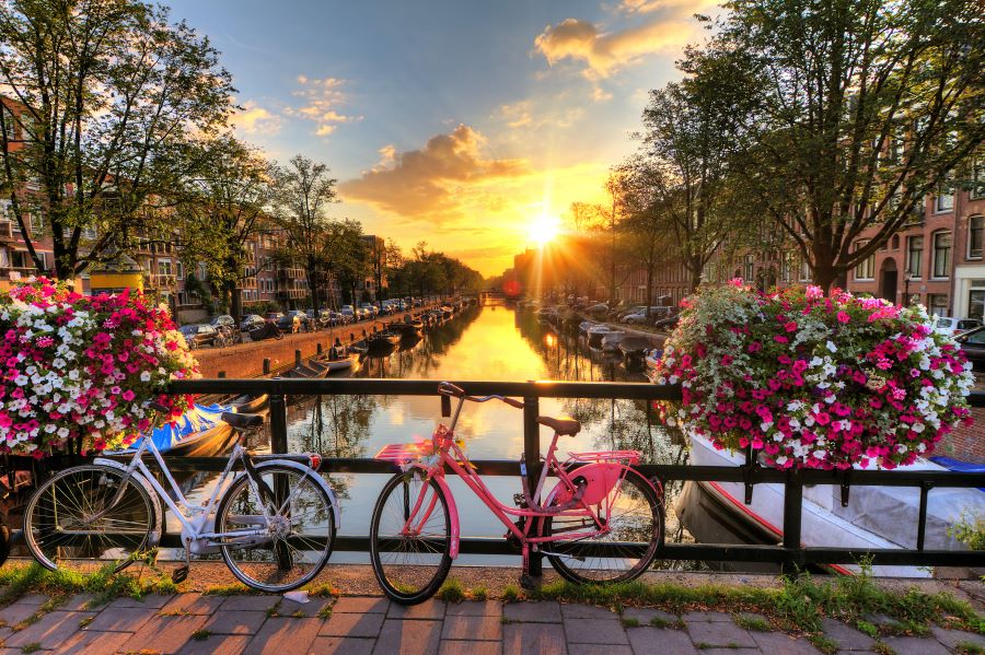 Amsterdam là một trong những thành phố lớn của Châu Âu