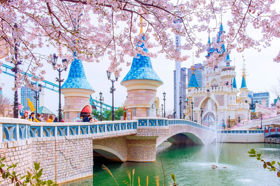 Lotte World được xây dựng và trang trí theo phong cách cổ điển châu âu