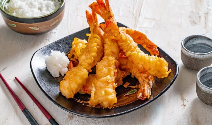 Tempura để chỉ các món ăn được nhúng bột đem chiên giòn của Nhật Bản