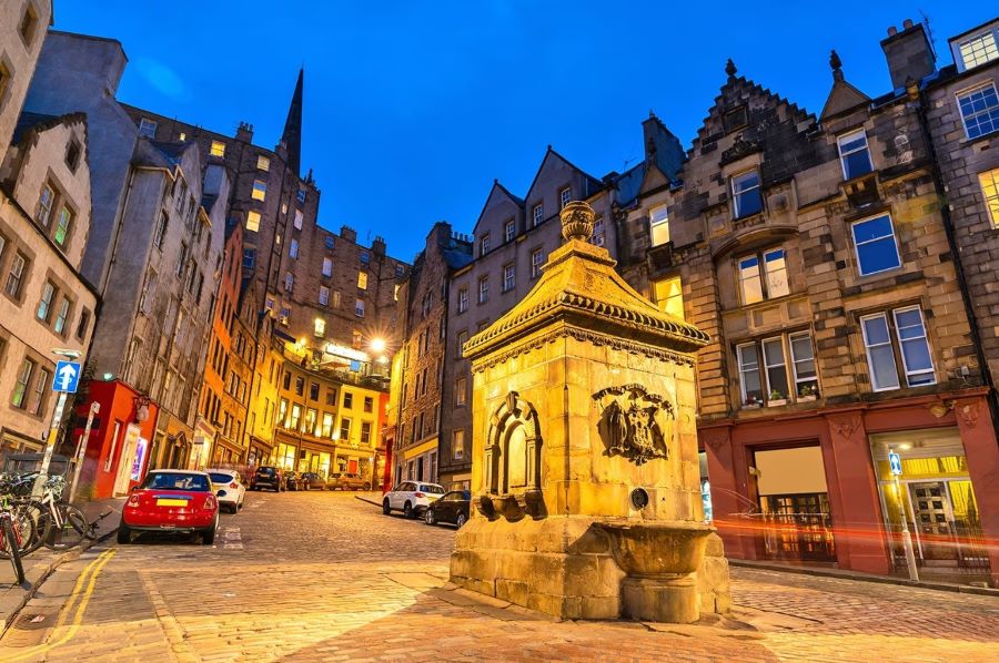 Chợ Cỏ Edinburgh đã trở thành điểm đến du lịch được rất nhiều du khách yêu thích tại Edinburgh