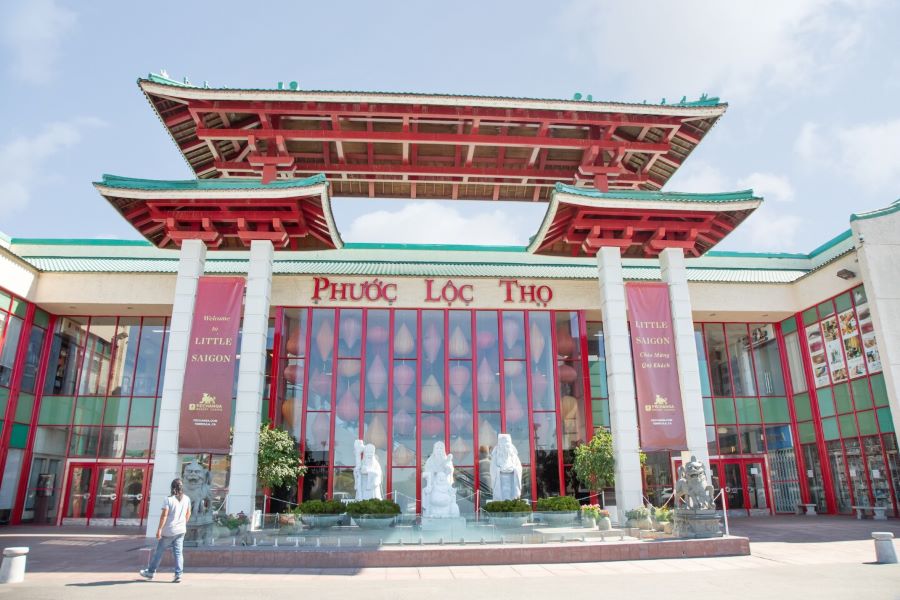 Phúc Lộc Thọ là trung tâm thương mại đầu tiên và lớn nhất của người Việt tại Mỹ