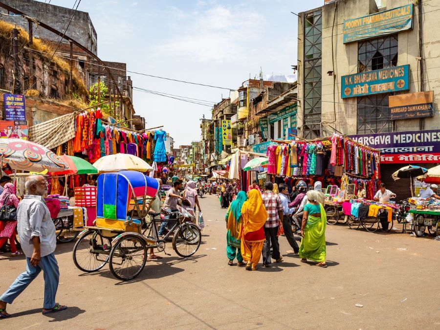 Tourists should not go out alone at night in India, especially female tourists 