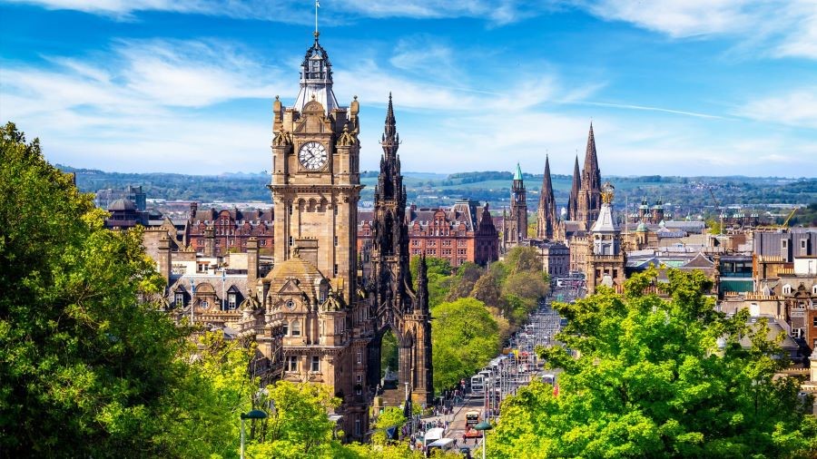 Thủ đô Edinburgh nổi bật với vẻ đẹp cổ kính, phảng phất hơi thở lịch sử