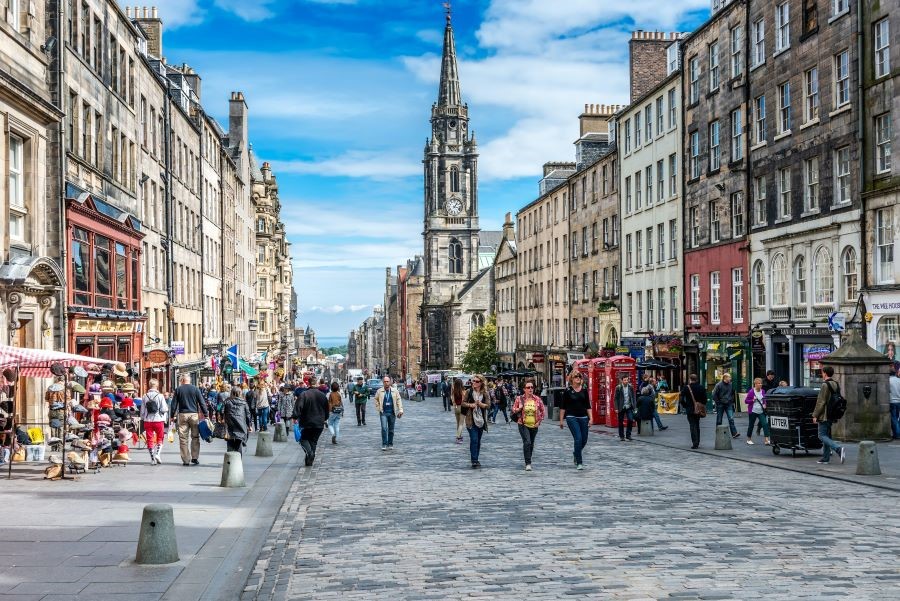 Thủ đô Edinburgh là điểm tham quan hàng đầu tại Scotland