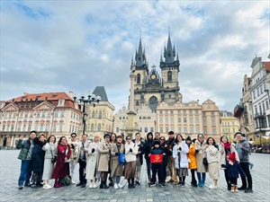 Tour Châu Âu: Đông Đức - Séc - Áo 10N9D